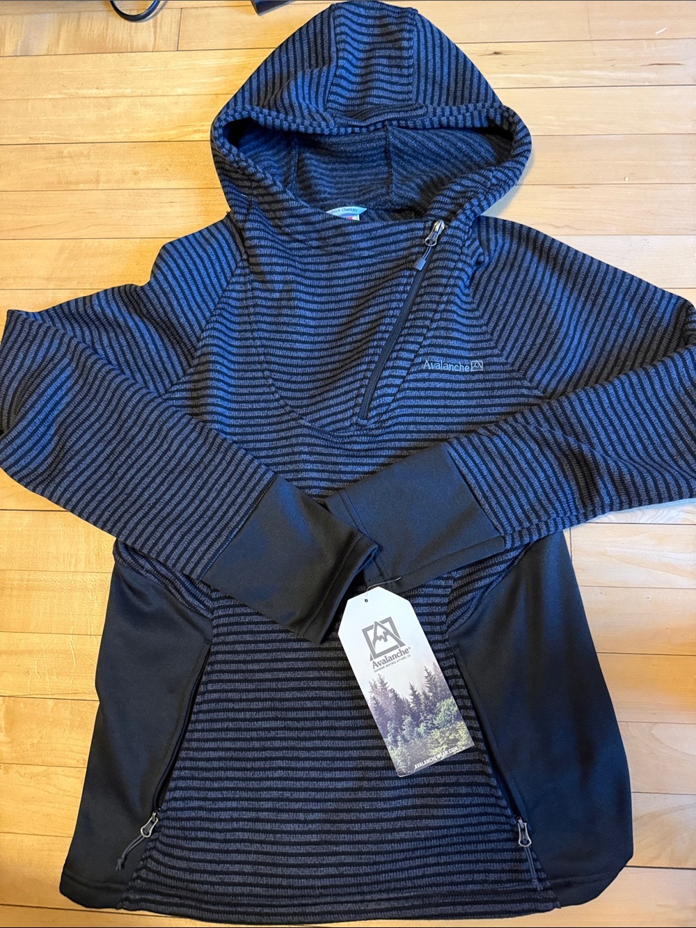 Avalanche Women’s Hooded Pullover in Grey and Black M